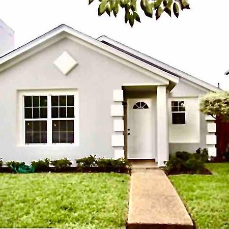 2 Bedroom Luxury Home.. Wooden Floors And Ceilings ダラス エクステリア 写真