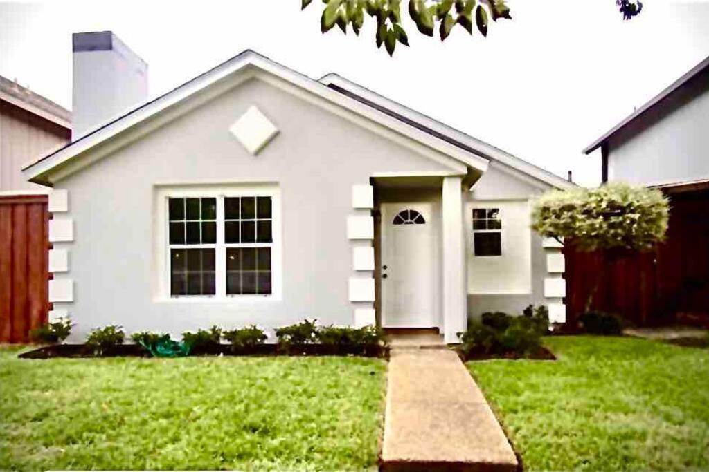 2 Bedroom Luxury Home.. Wooden Floors And Ceilings ダラス エクステリア 写真