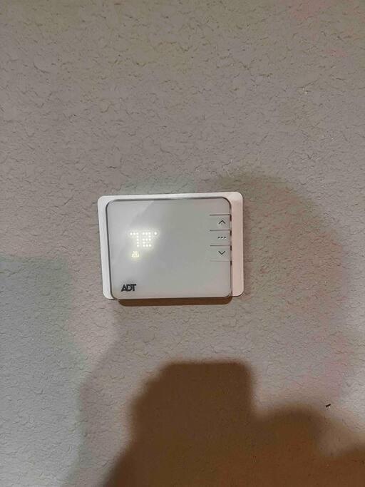 2 Bedroom Luxury Home.. Wooden Floors And Ceilings ダラス エクステリア 写真